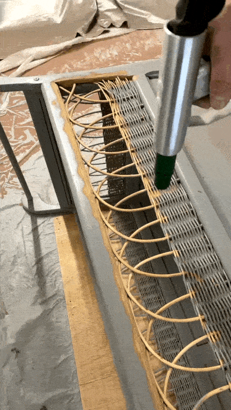 Gif montrant la rénovation meubles anciens avec l'aérogommage