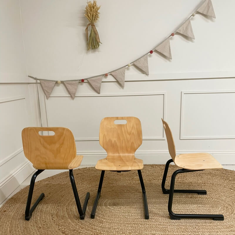 Chaise enfant appui sur table