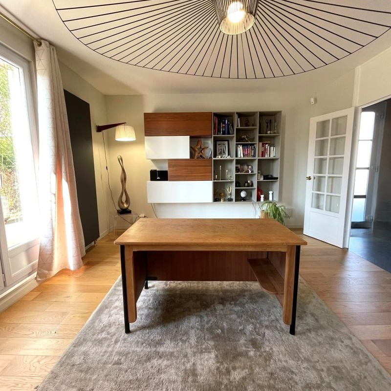 Bureau vintage au design moderniste - Style Prouvé